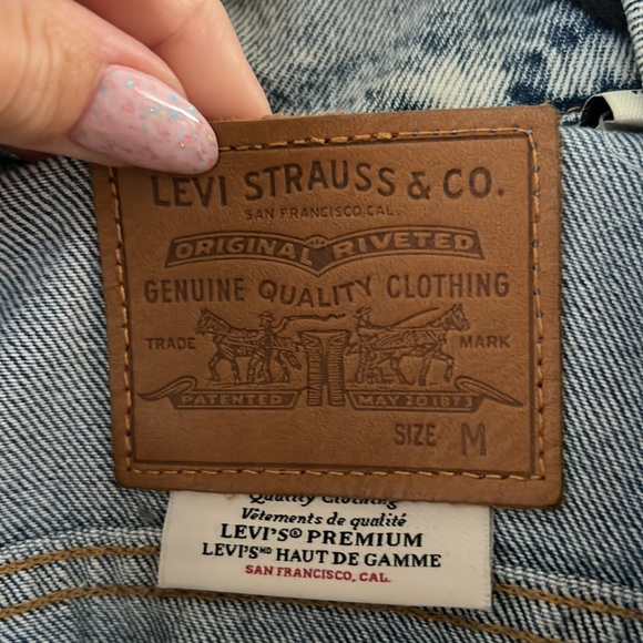 Over sized Levi’s premium Jean jacket - Picture 2 of 3
